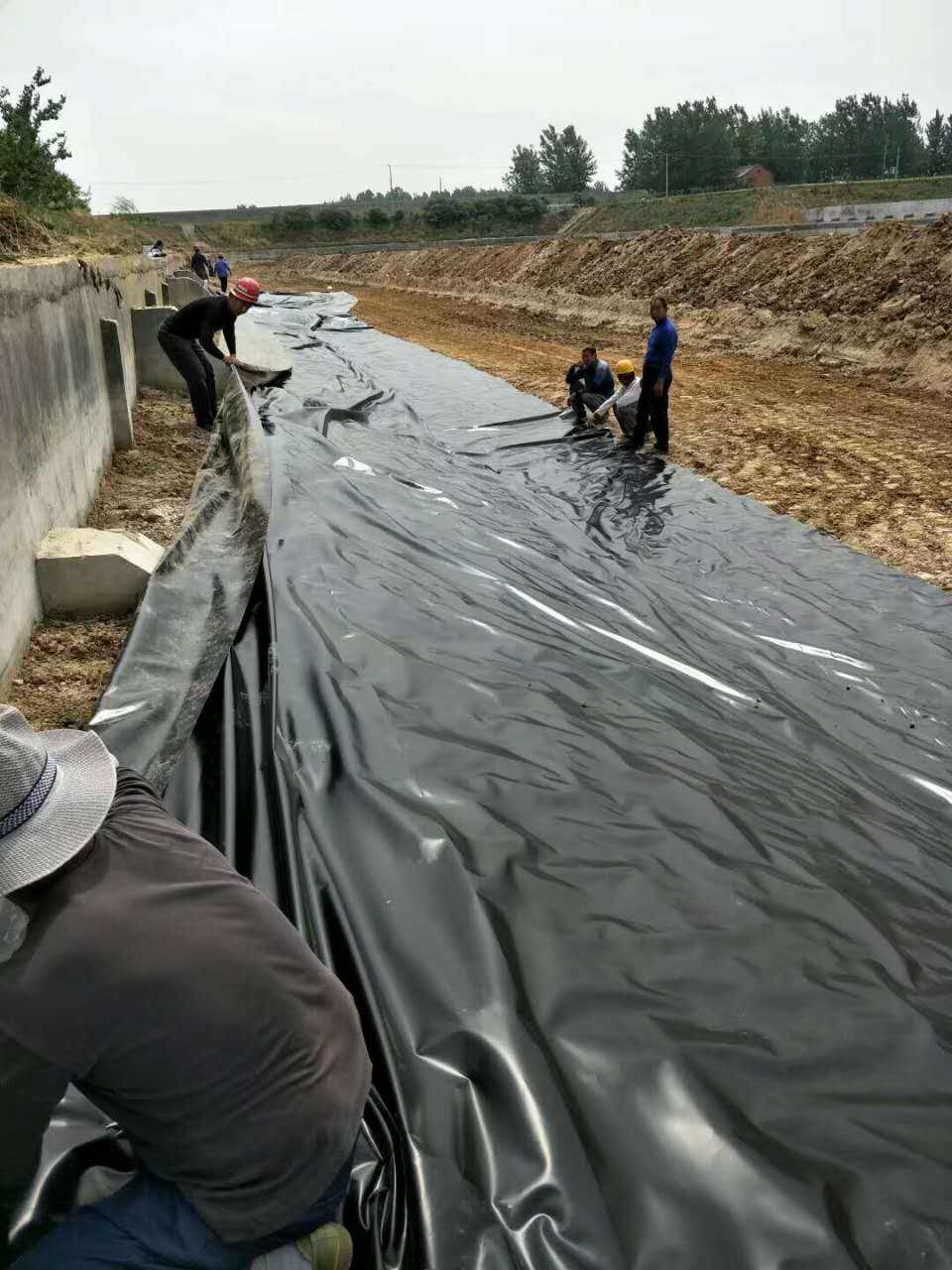 HDPE91香蕉视频下载地址膜鋪設時連接應順水鋪設