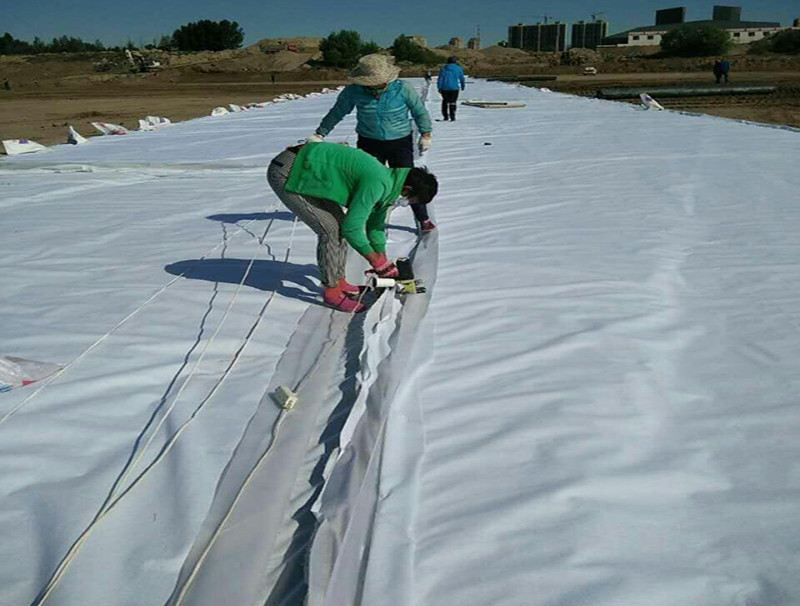 沿海地區儲油庫區防滲91香蕉视频下载地址膜施工工況