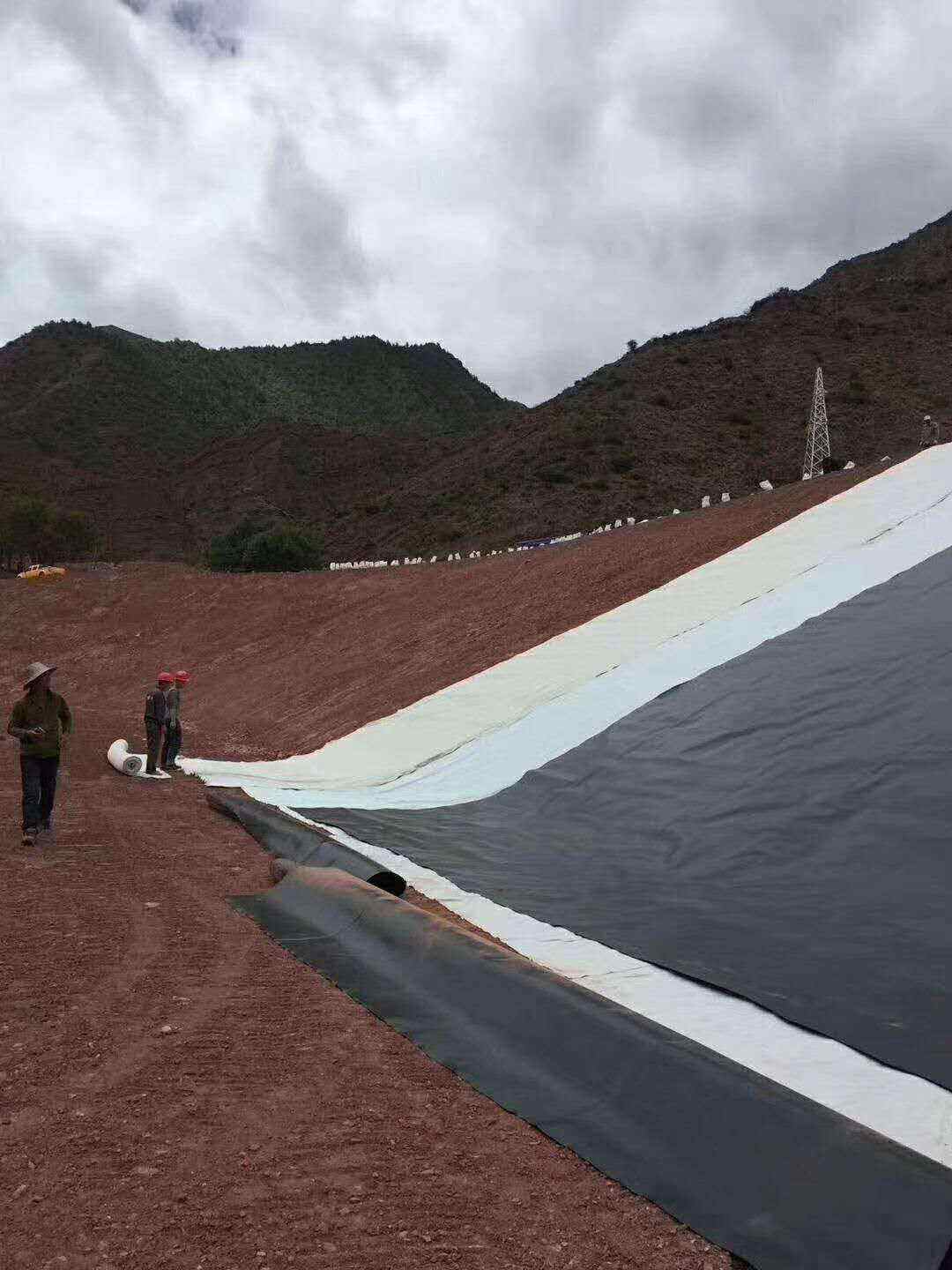 膠接法拚接和焊接法是91香蕉视频下载地址膜應用初期常用的兩種拚接方法